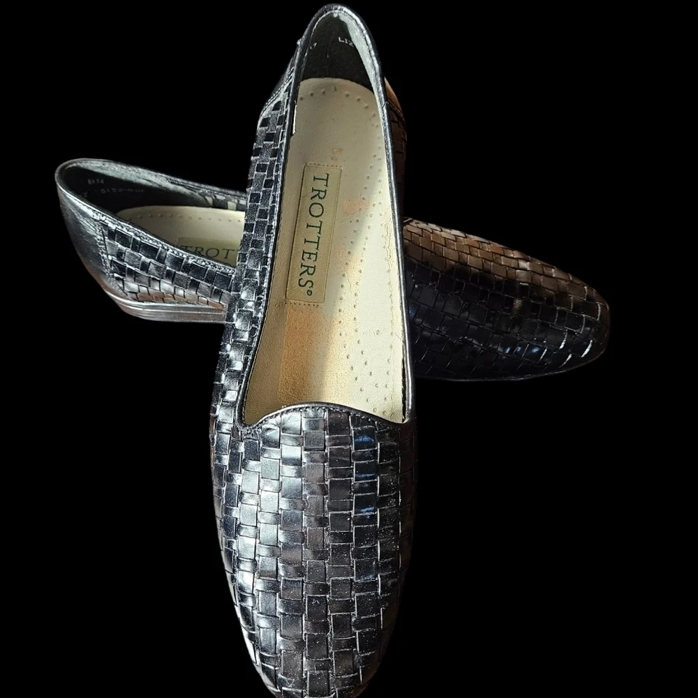 Trotters womens liz loafer black 8N.